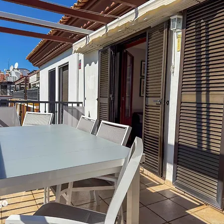 Kuc01 Modern With South Aspect And Pool Apartment